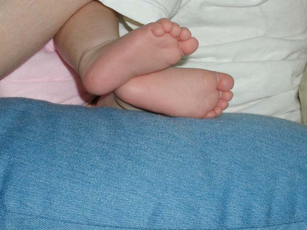 001_baby_feet